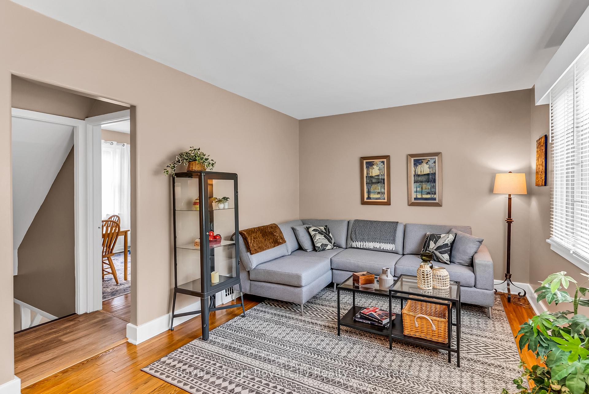 Photo 3 of 56 Winston Crescent, Guelph, St. George's — HOMEH