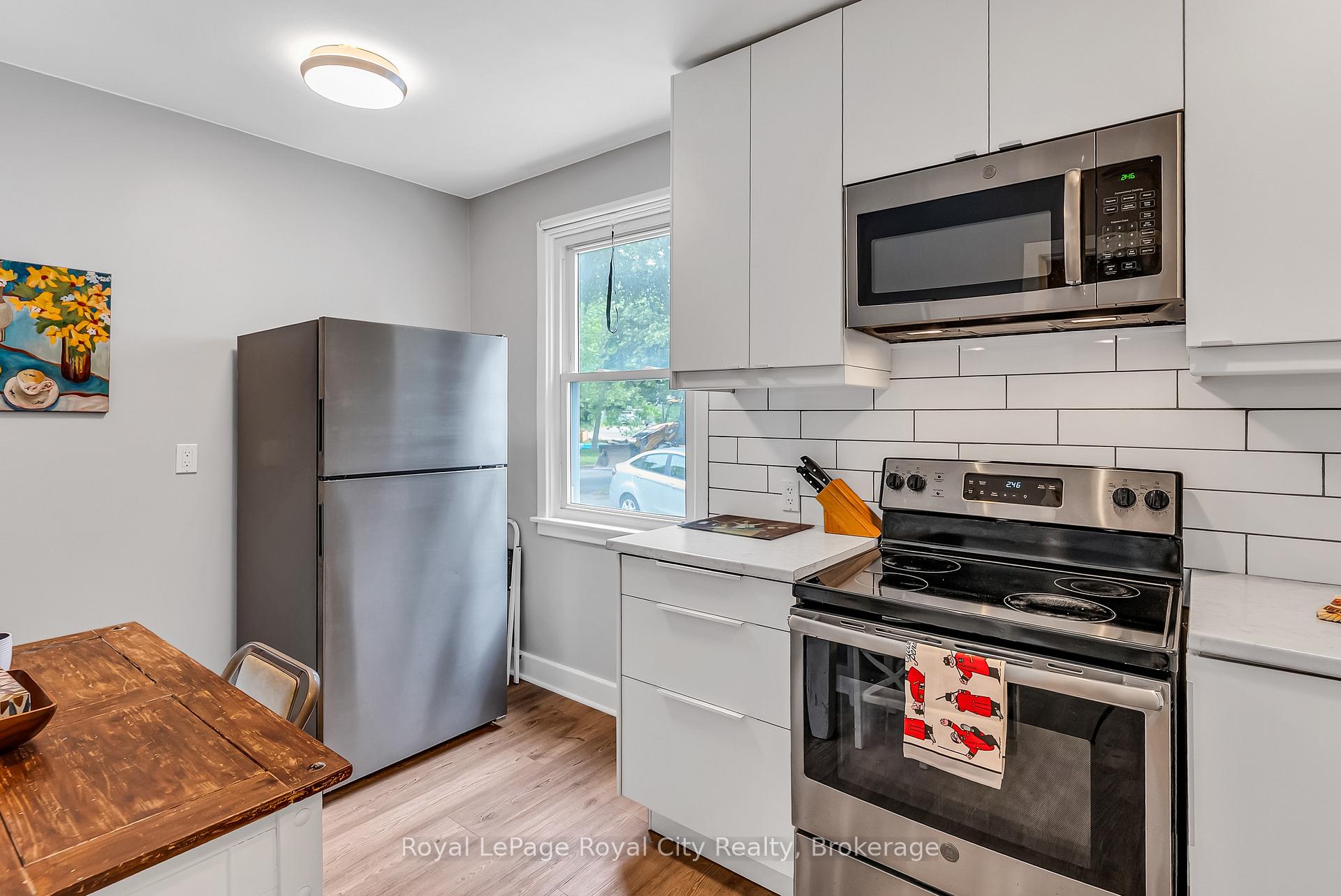 Photo 9 of 56 Winston Crescent, Guelph, St. George's — HOMEH