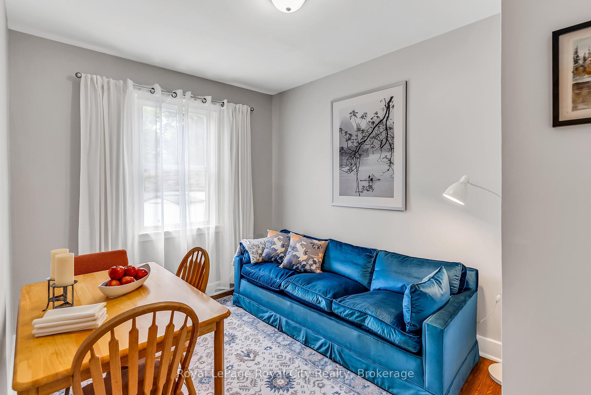 Photo 13 of 56 Winston Crescent, Guelph, St. George's — HOMEH