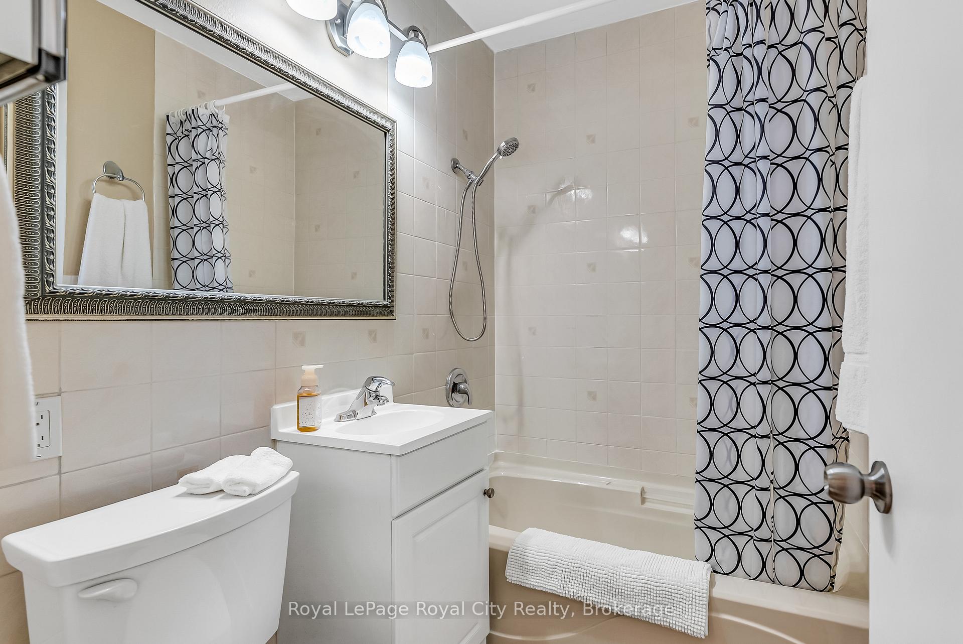 Photo 15 of 56 Winston Crescent, Guelph, St. George's — HOMEH