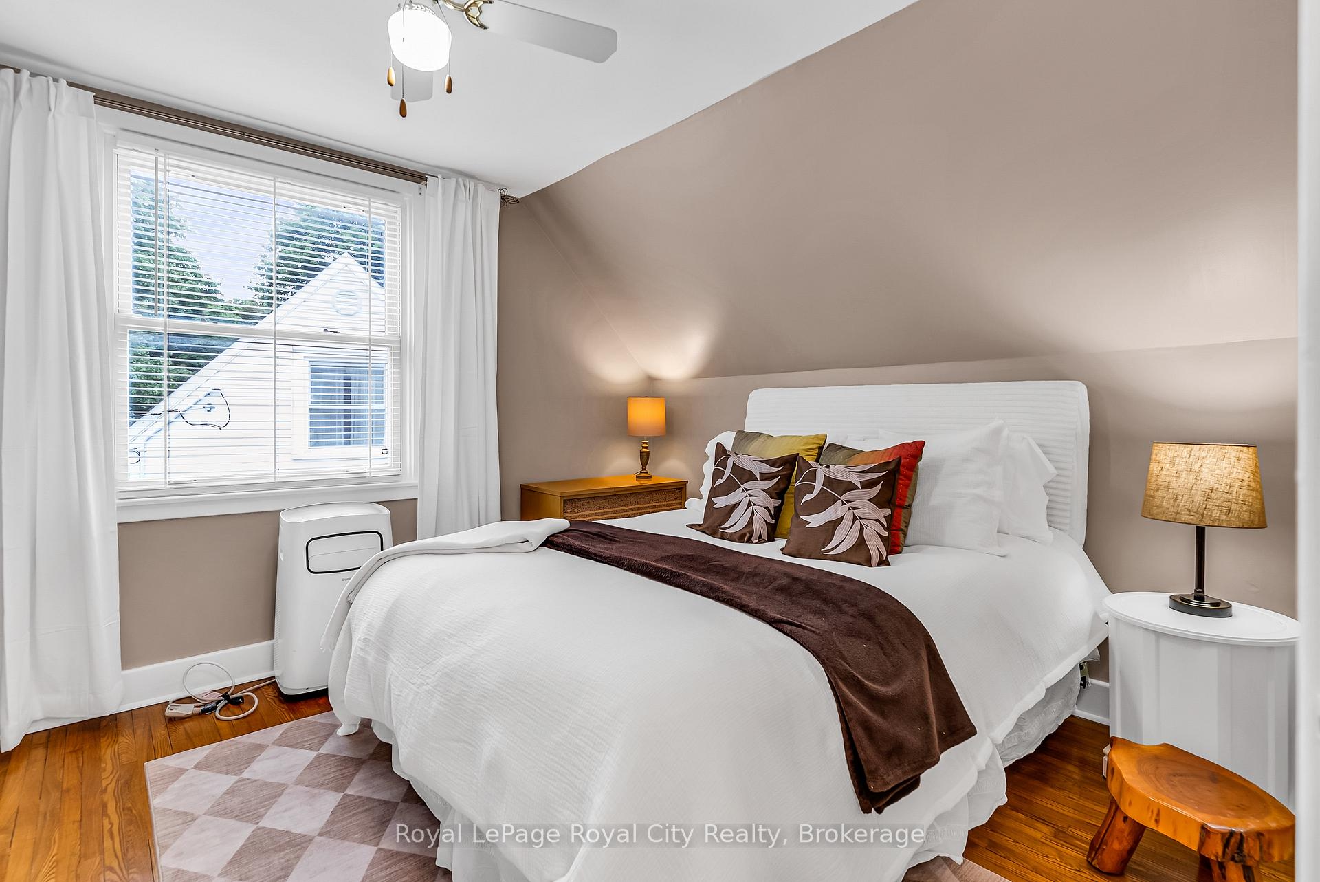 Photo 16 of 56 Winston Crescent, Guelph, St. George's — HOMEH