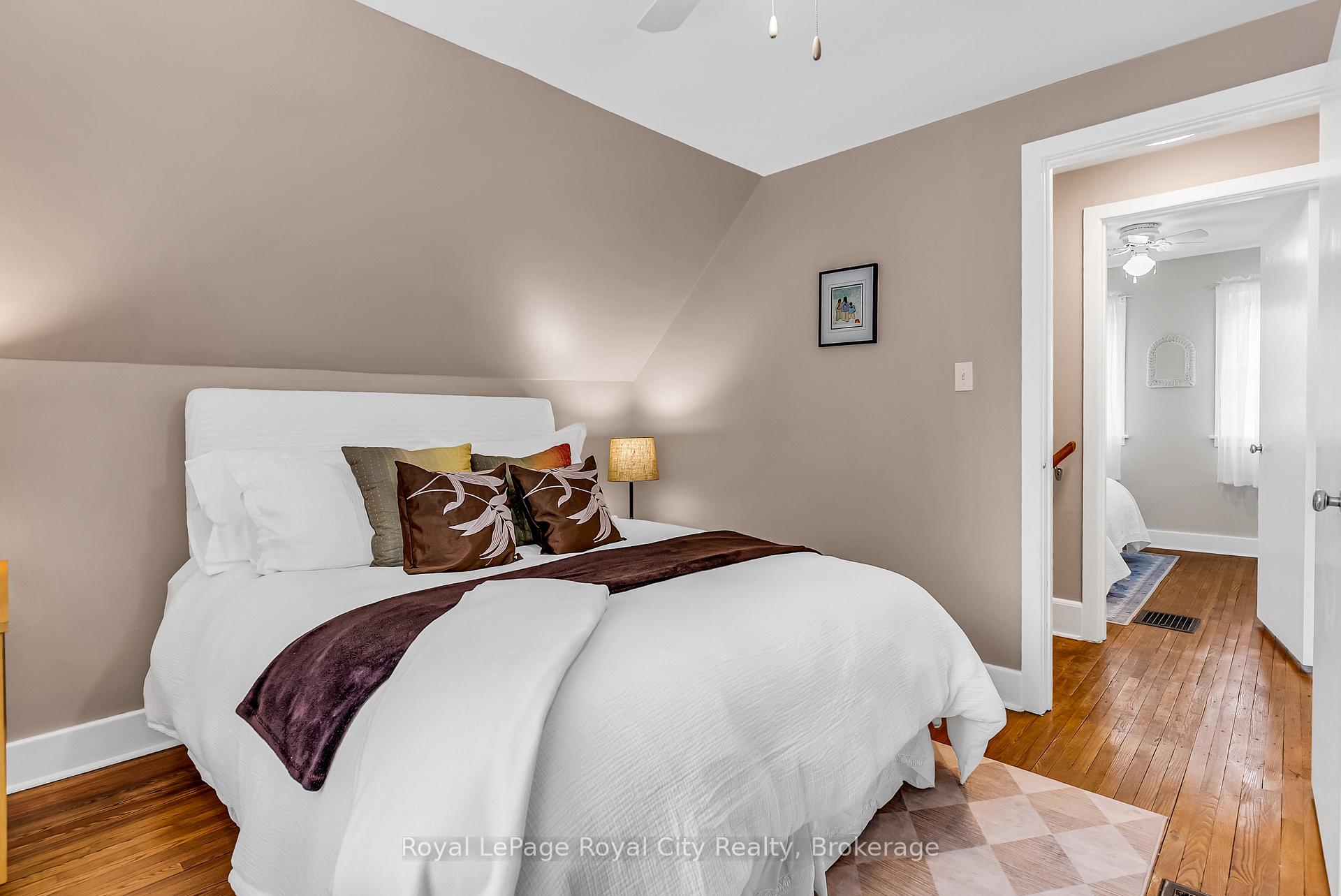 Photo 18 of 56 Winston Crescent, Guelph, St. George's — HOMEH