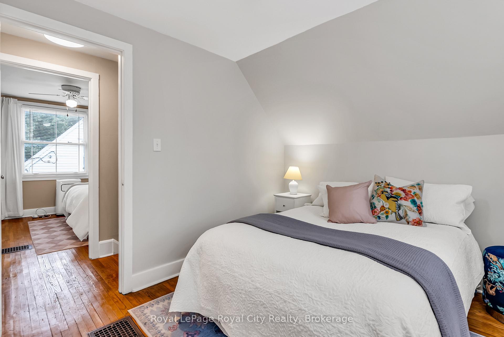 Photo 20 of 56 Winston Crescent, Guelph, St. George's — HOMEH