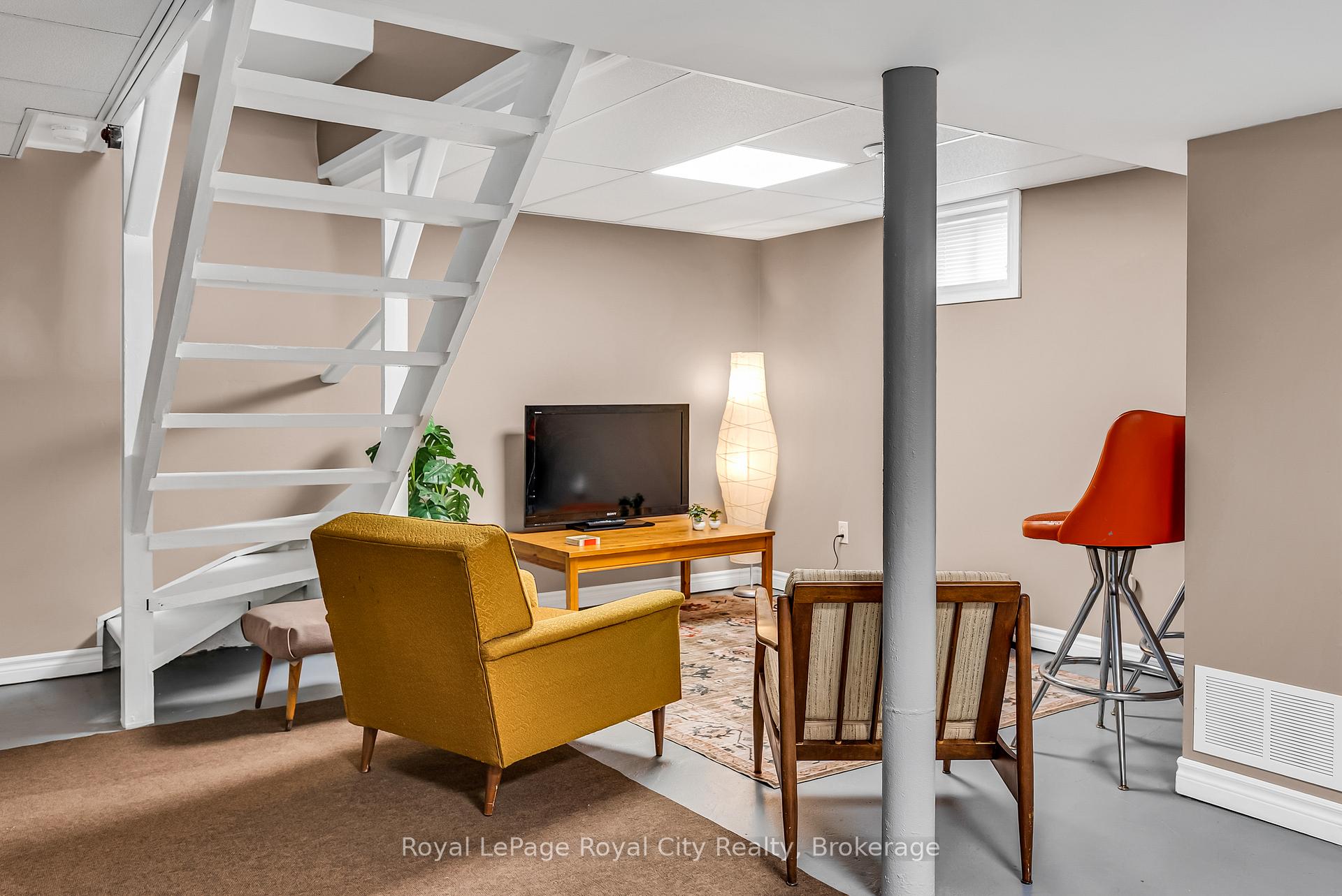 Photo 23 of 56 Winston Crescent, Guelph, St. George's — HOMEH