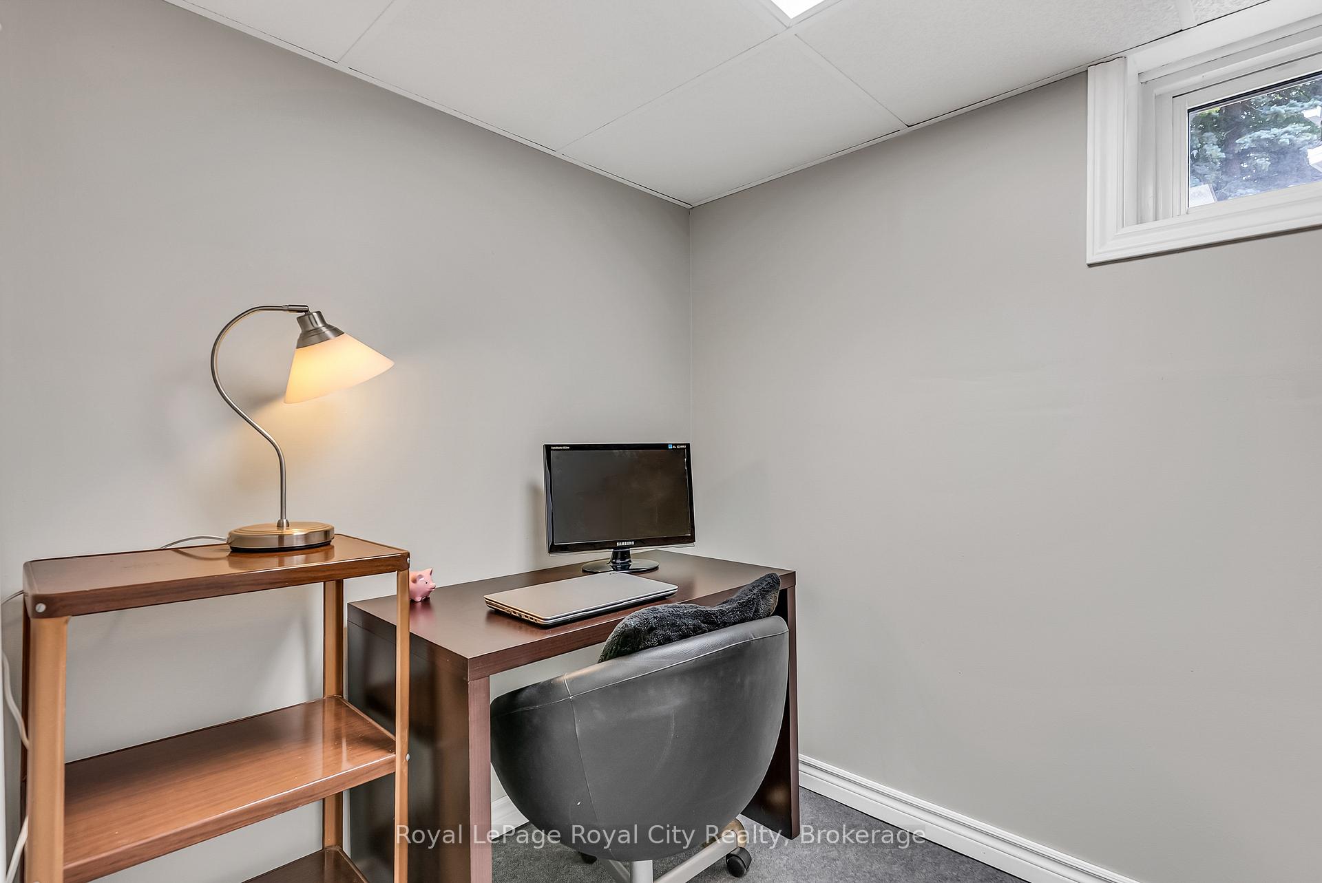 Photo 25 of 56 Winston Crescent, Guelph, St. George's — HOMEH