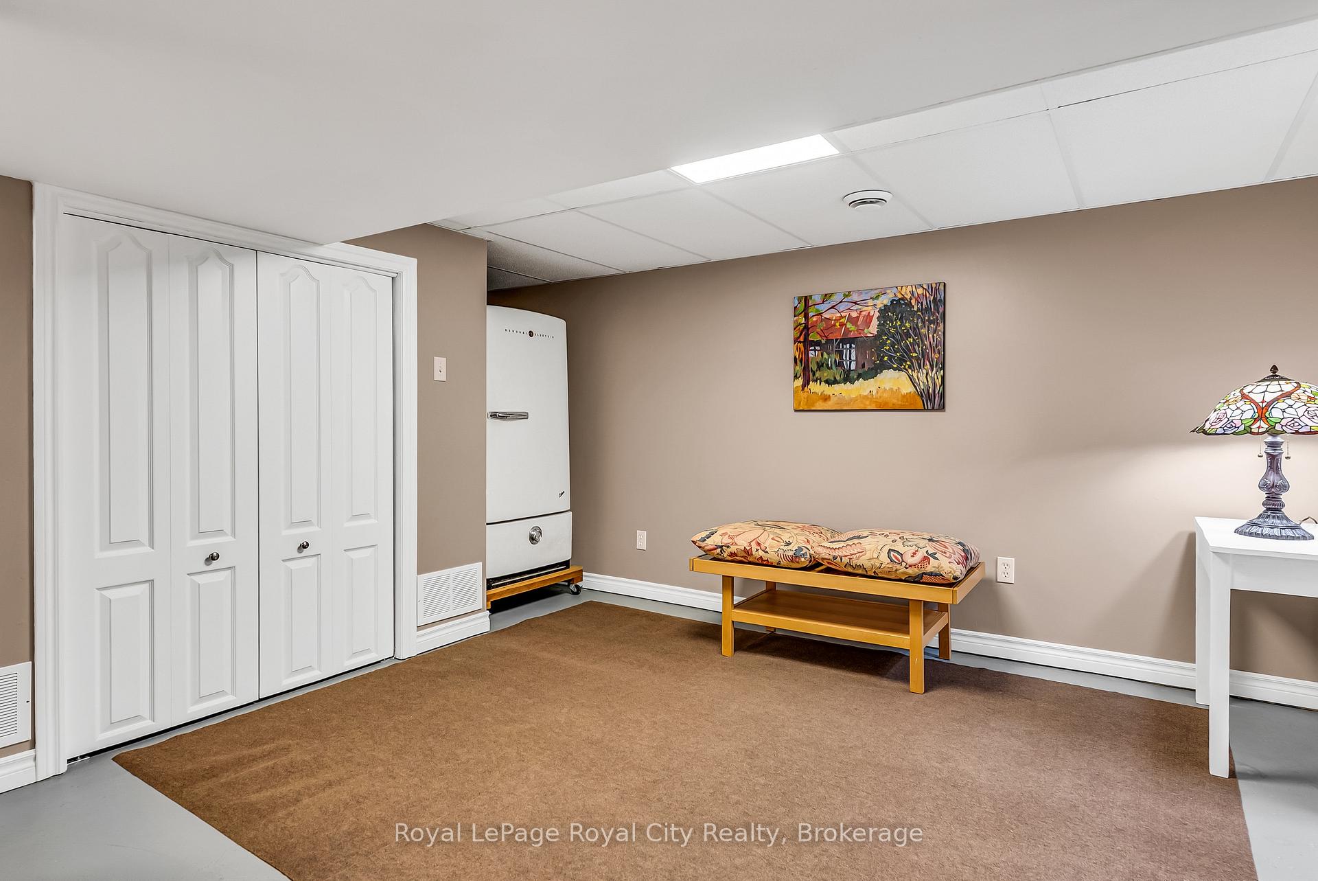 Photo 26 of 56 Winston Crescent, Guelph, St. George's — HOMEH