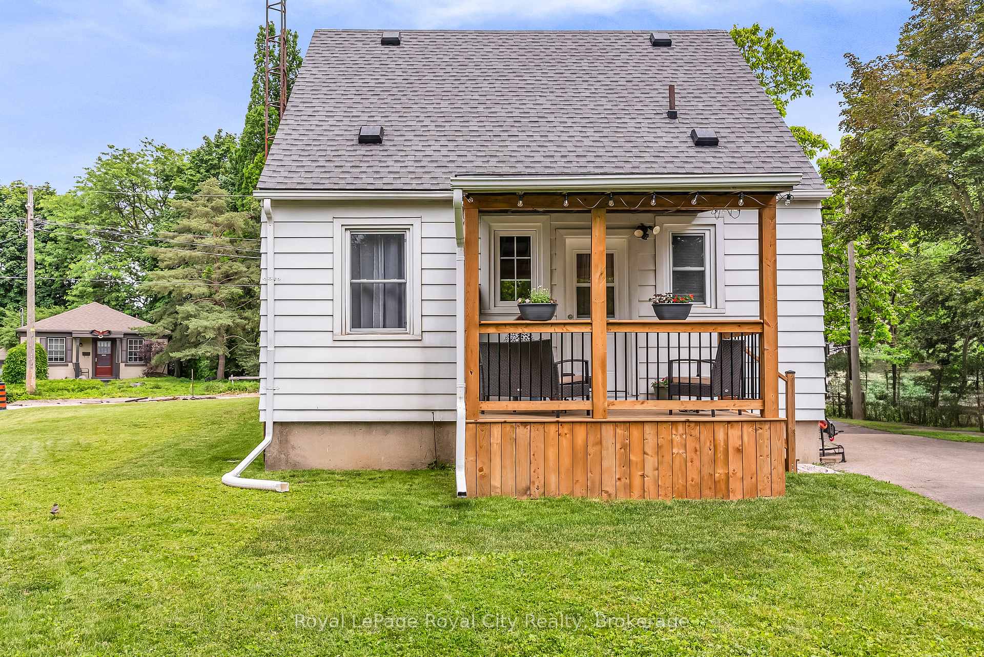 Photo 27 of 56 Winston Crescent, Guelph, St. George's — HOMEH