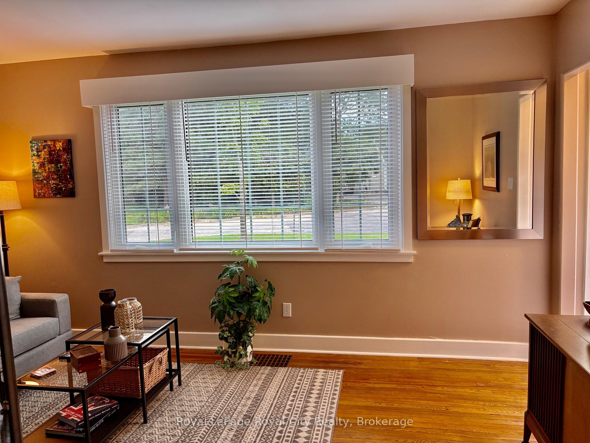 Photo 5 of 56 Winston Crescent, Guelph, St. George's — HOMEH