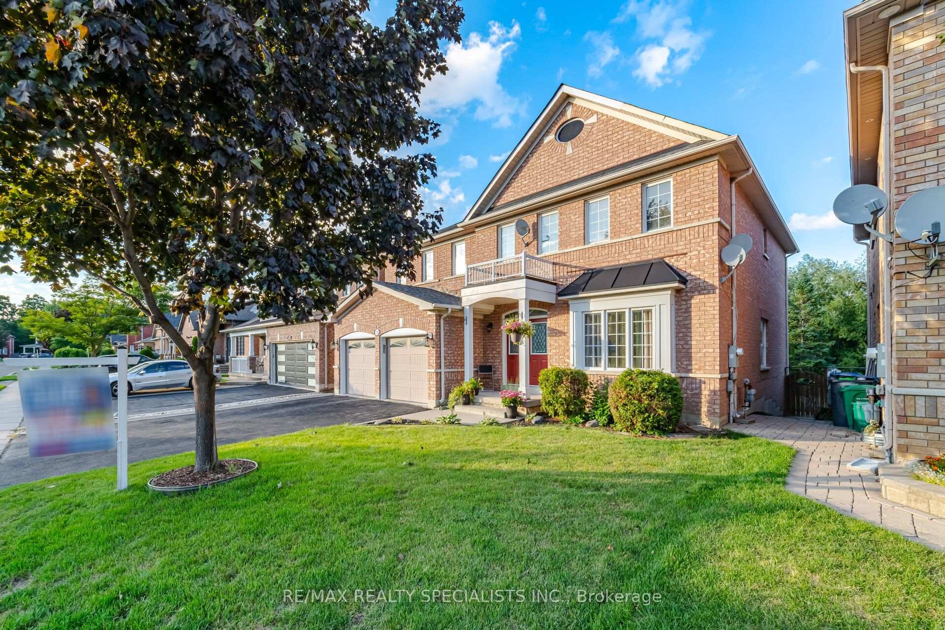 Photo 7 of 25 Dovergreen Drive, Brampton, Fletcher's Meadow — HOMEH