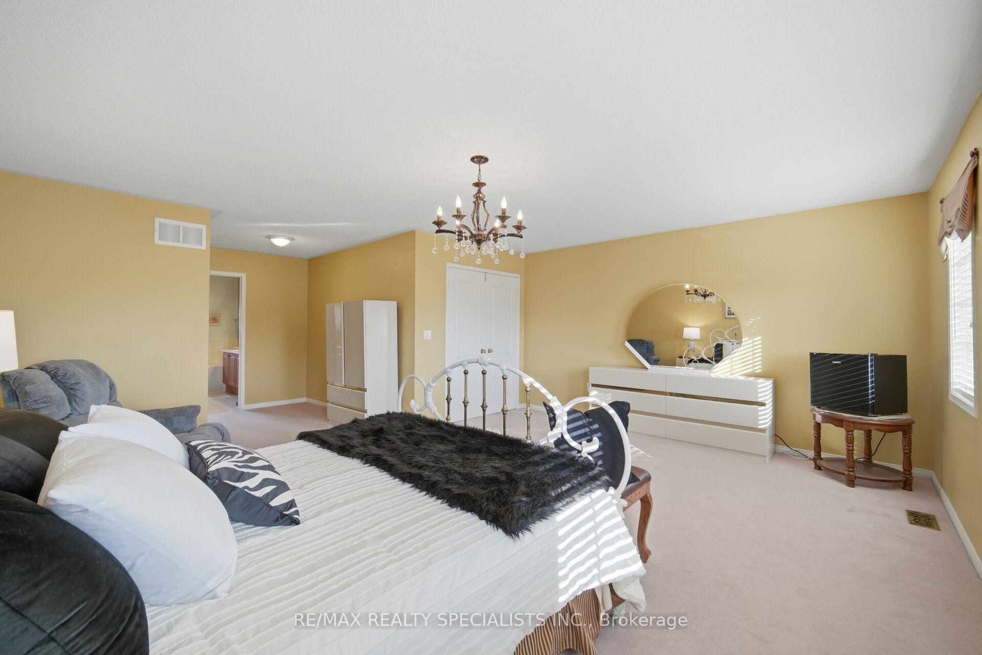 Photo 29 of 25 Dovergreen Drive, Brampton, Fletcher's Meadow — HOMEH