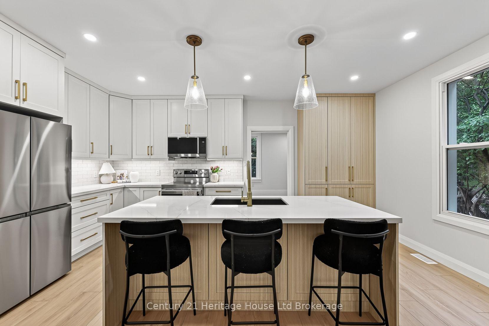 Photo 2 of 256 Union Street, Norfolk, Simcoe — HOMEH