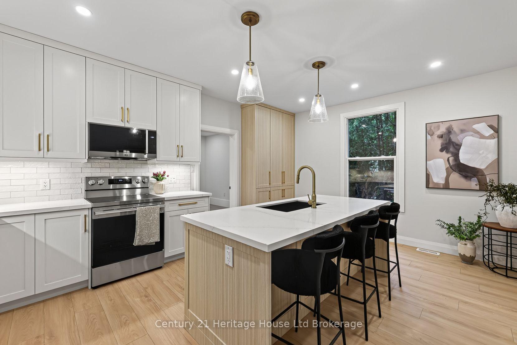 Photo 15 of 256 Union Street, Norfolk, Simcoe — HOMEH
