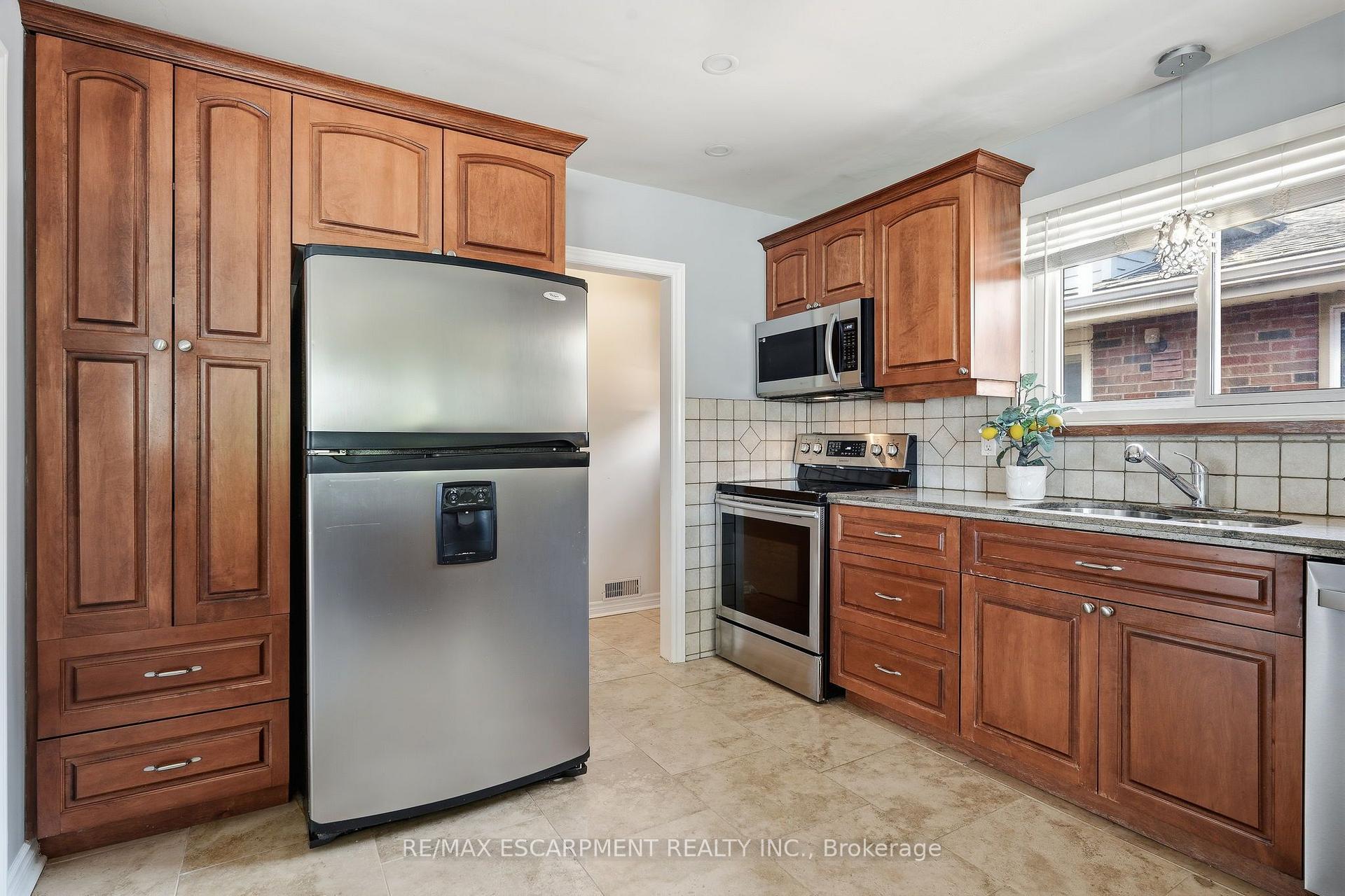 Photo 16 of 616 Mullin Way, Burlington, Appleby — HOMEH