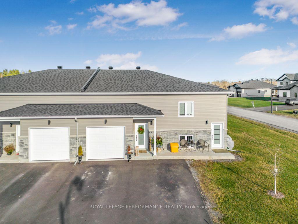Photo of Unit B, 4 Maxime Court