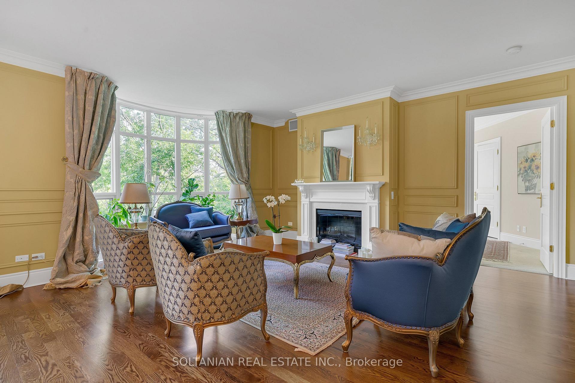 Photo of Unit 212, 7071 Bayview Avenue
