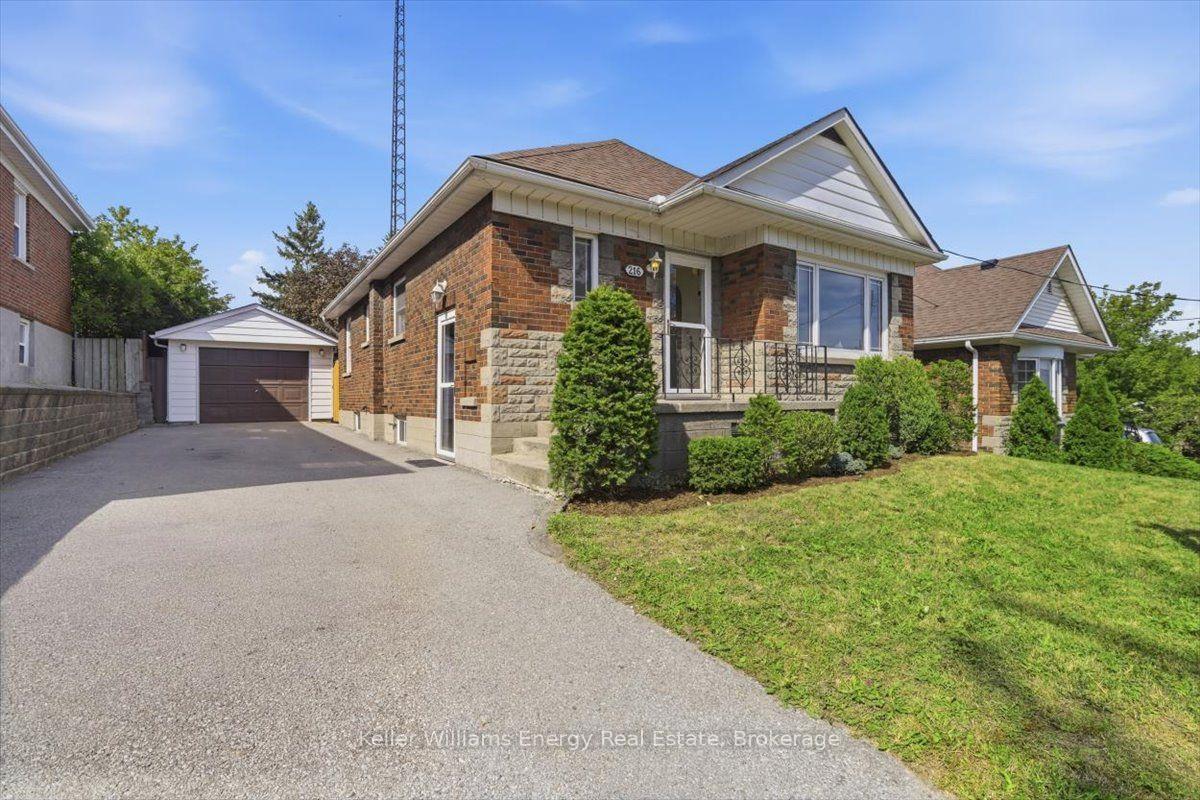 Photo 2 of 216 College Avenue, Oshawa, Vanier — HOMEH