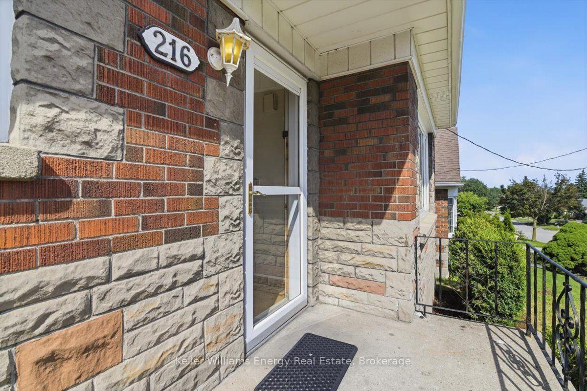 Photo 4 of 216 College Avenue, Oshawa, Vanier — HOMEH
