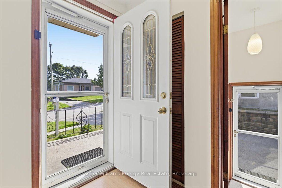 Photo 5 of 216 College Avenue, Oshawa, Vanier — HOMEH
