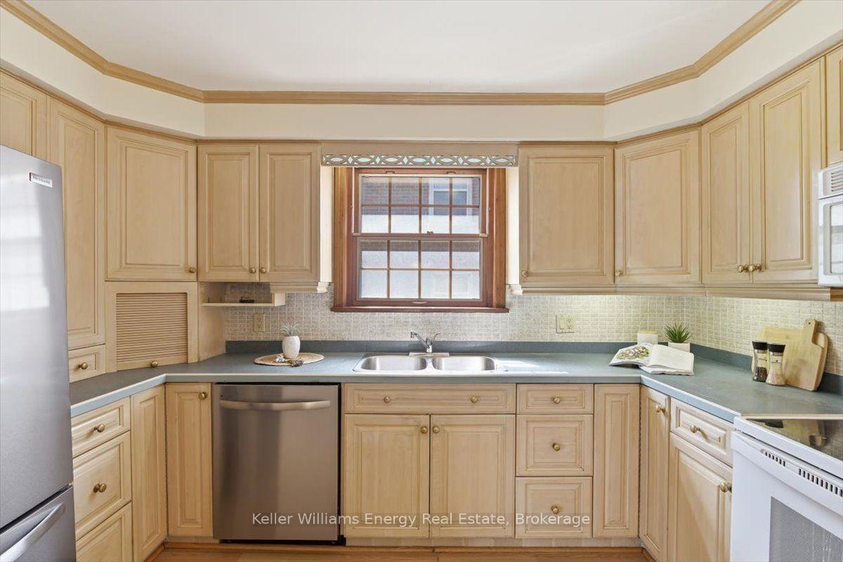 Photo 11 of 216 College Avenue, Oshawa, Vanier — HOMEH