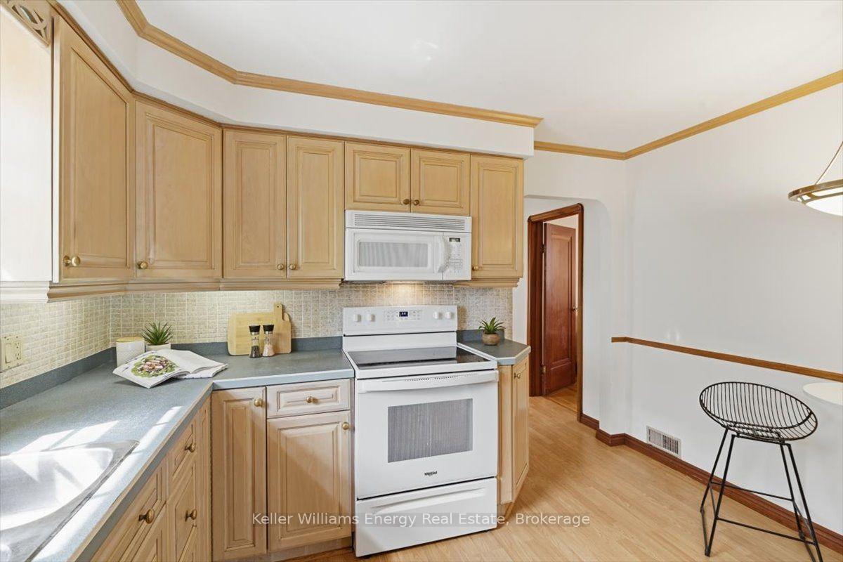 Photo 12 of 216 College Avenue, Oshawa, Vanier — HOMEH