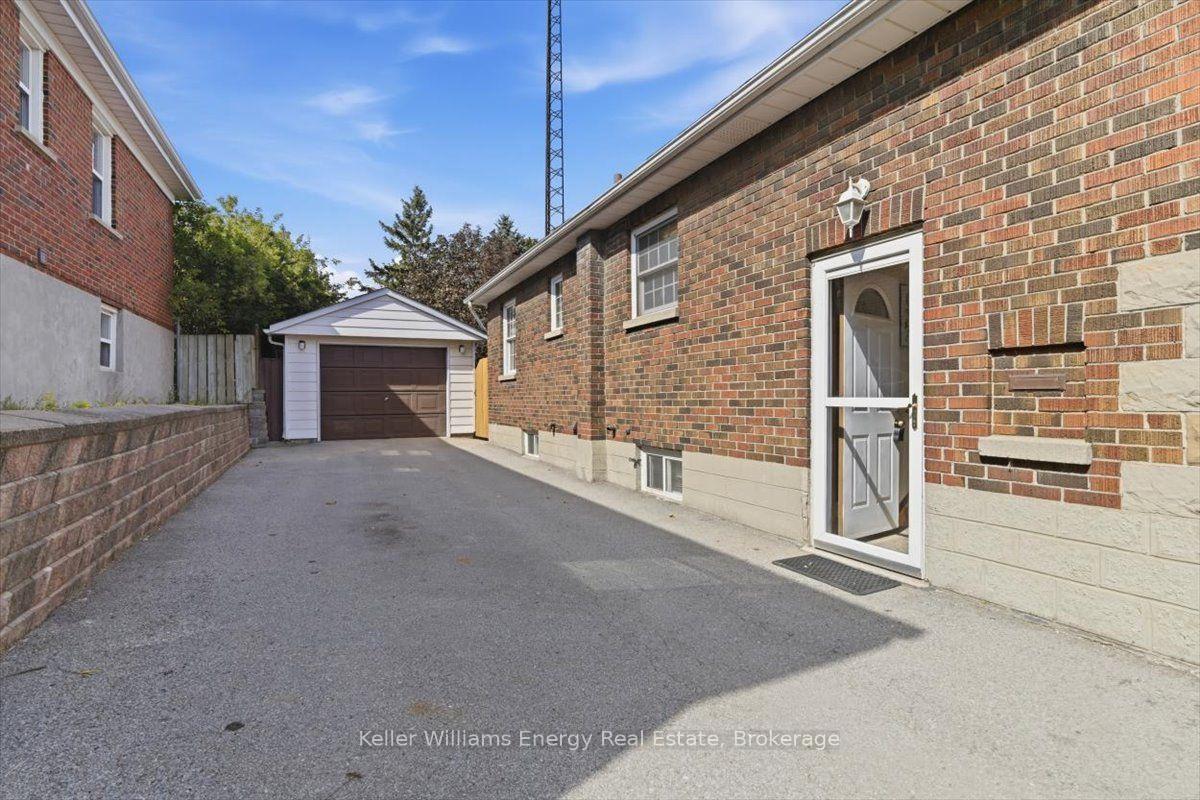 Photo 32 of 216 College Avenue, Oshawa, Vanier — HOMEH