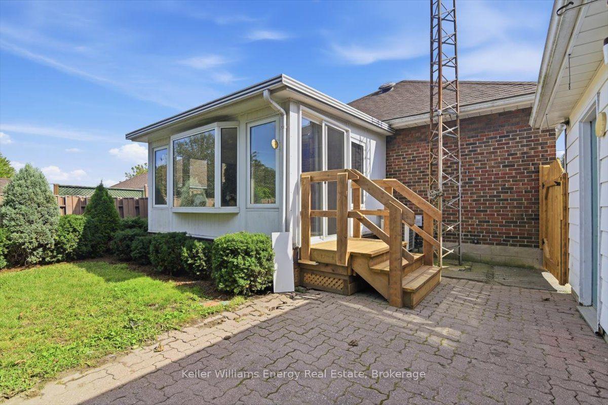 Photo 33 of 216 College Avenue, Oshawa, Vanier — HOMEH
