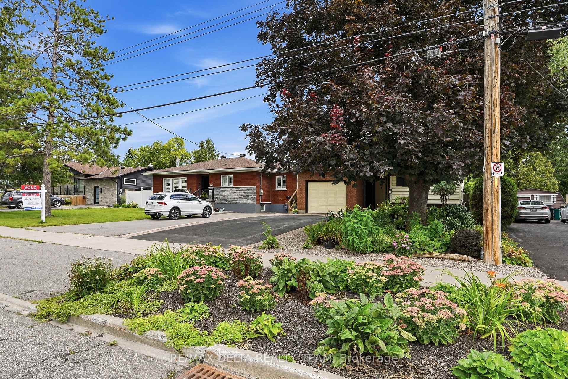 Photo 2 of 1587 Maxime Street, Ottawa, Pineview — HOMEH
