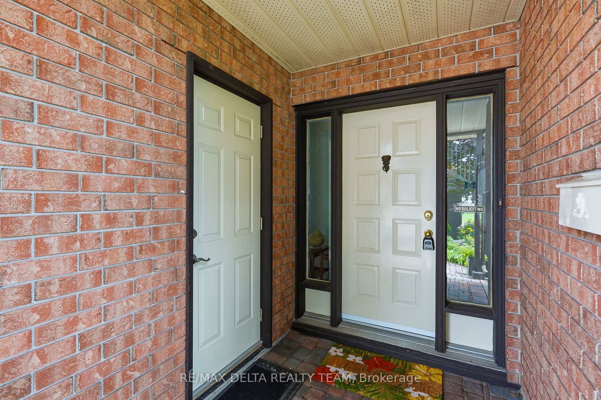 Photo 3 of 1587 Maxime Street, Ottawa, Pineview — HOMEH