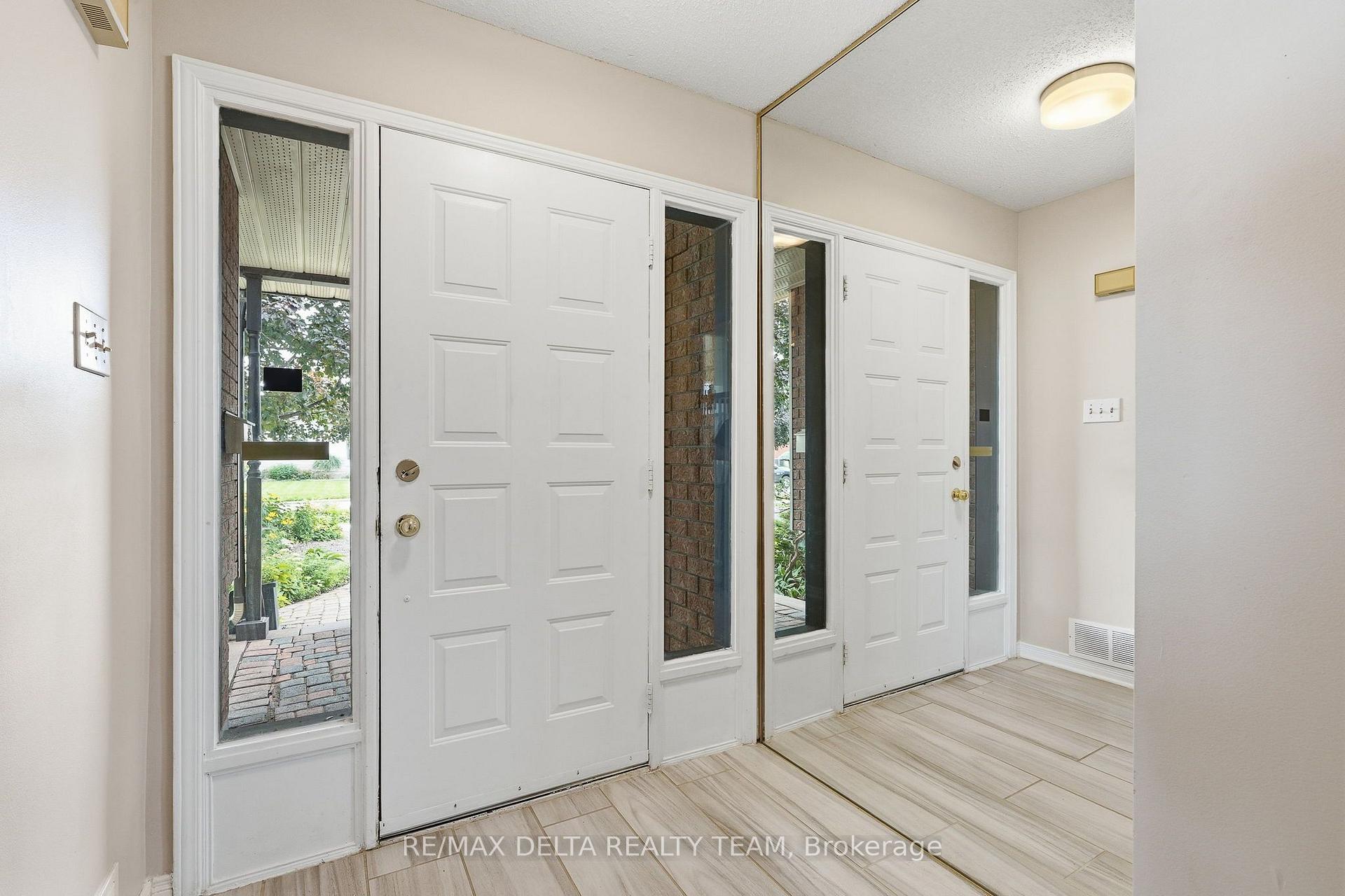 Photo 4 of 1587 Maxime Street, Ottawa, Pineview — HOMEH
