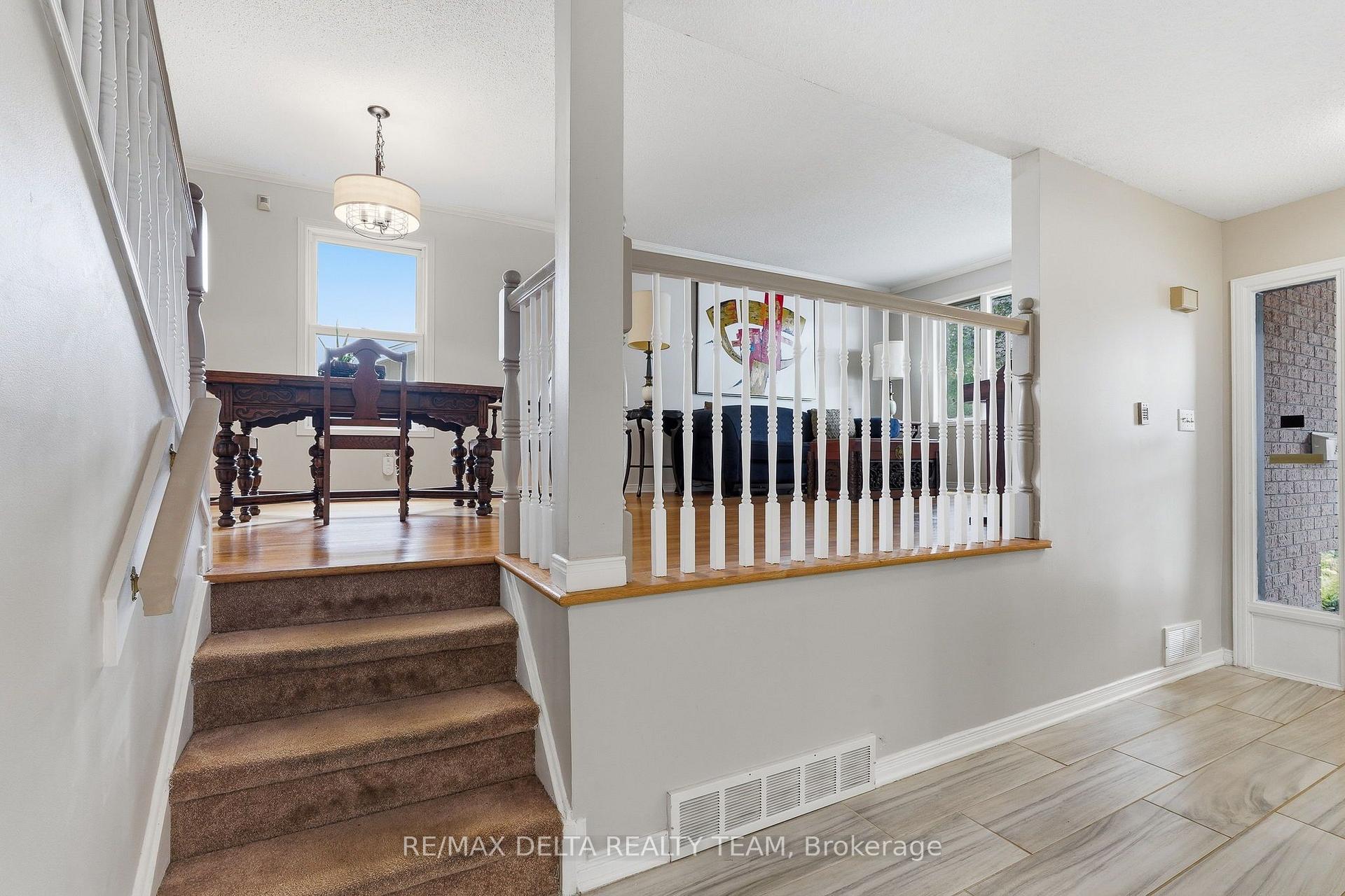 Photo 6 of 1587 Maxime Street, Ottawa, Pineview — HOMEH