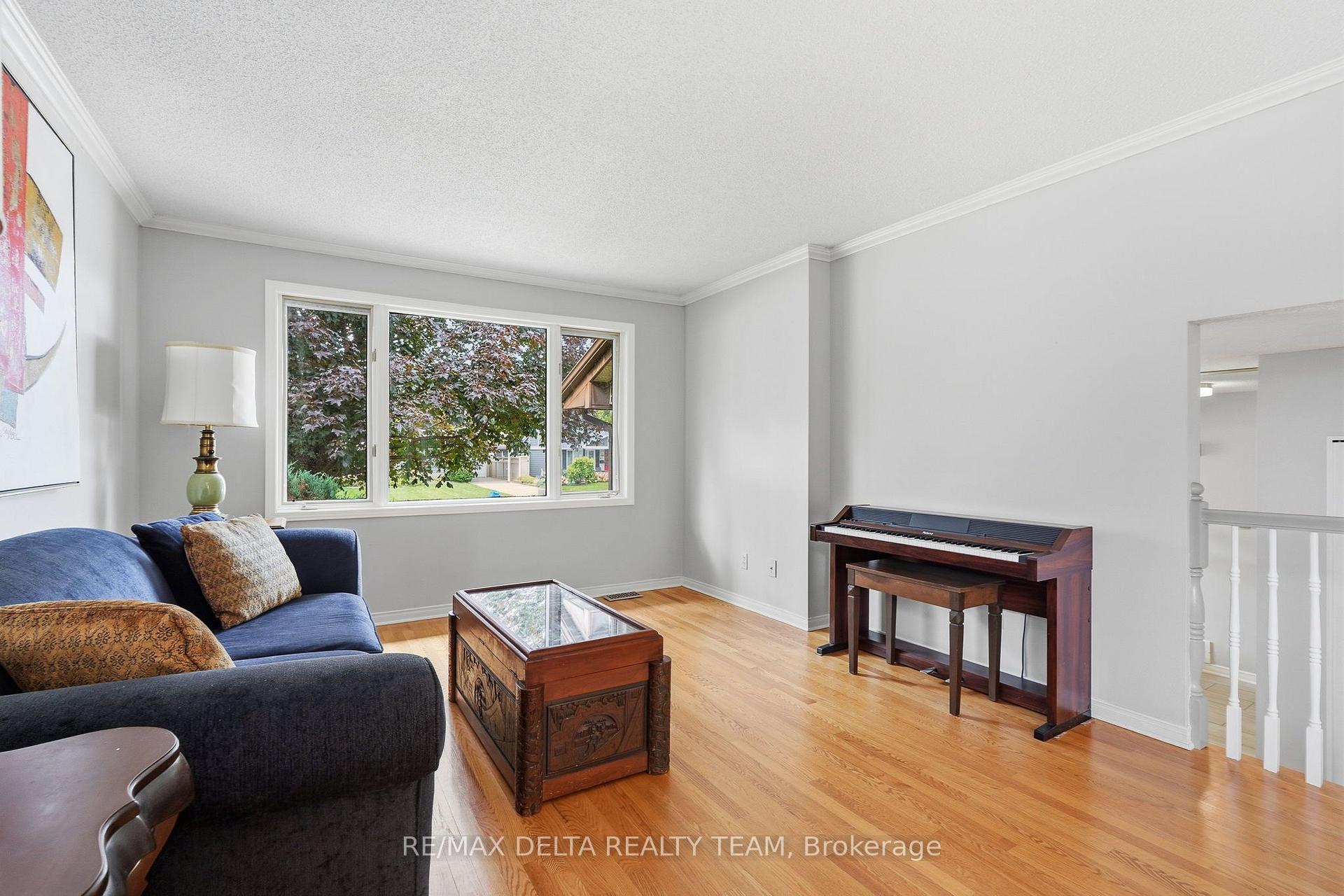 Photo 13 of 1587 Maxime Street, Ottawa, Pineview — HOMEH