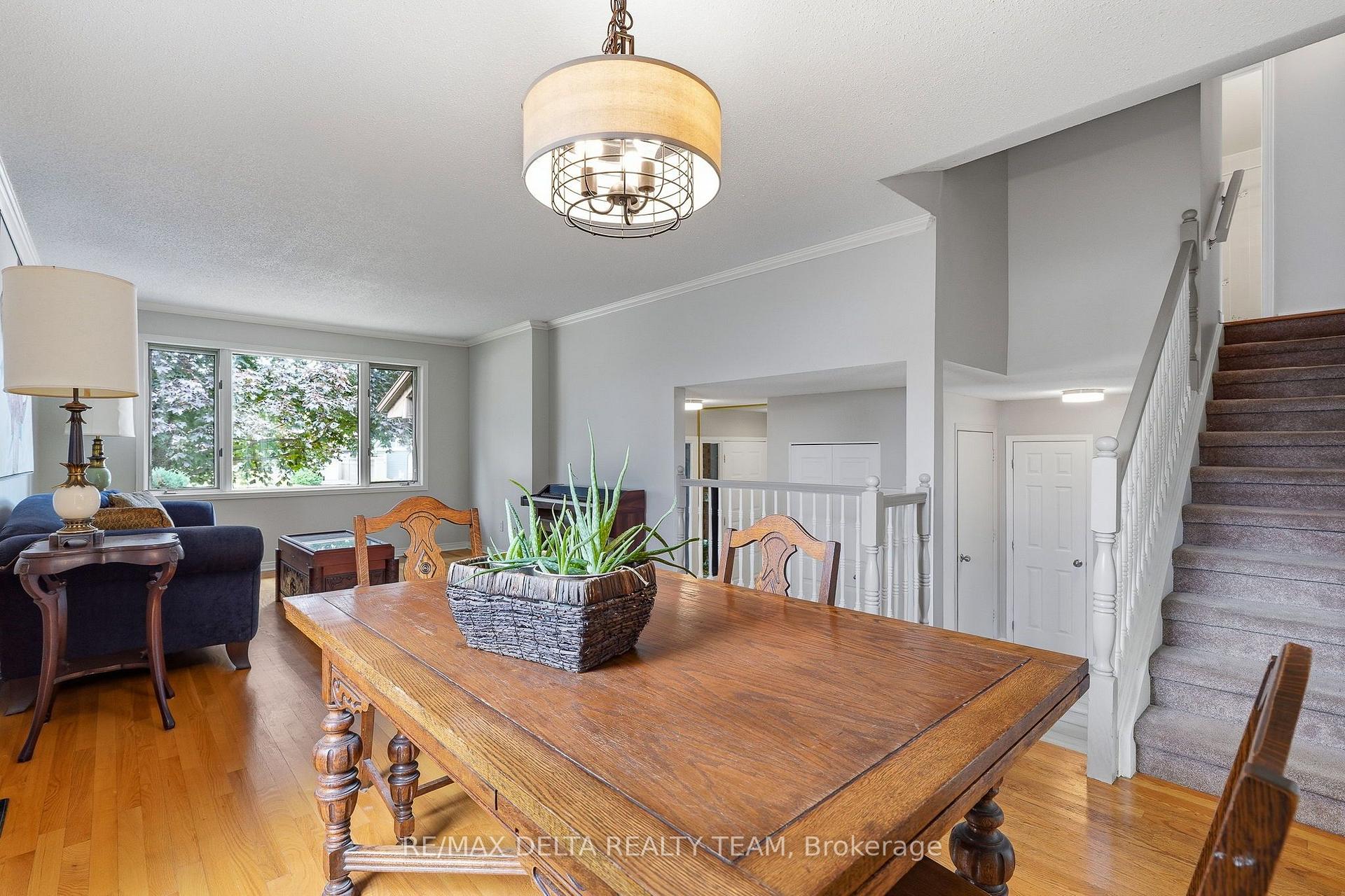 Photo 16 of 1587 Maxime Street, Ottawa, Pineview — HOMEH