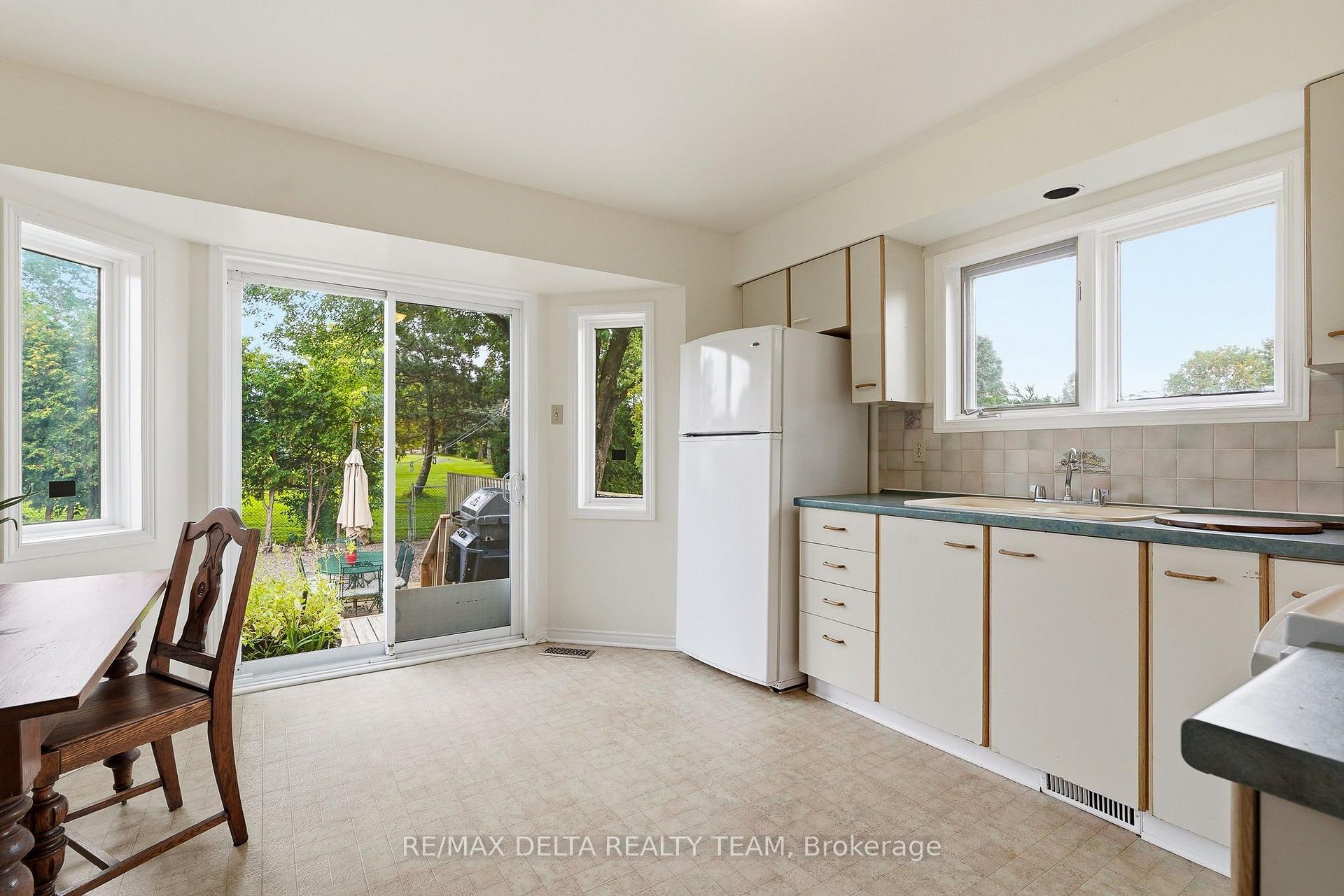 Photo 18 of 1587 Maxime Street, Ottawa, Pineview — HOMEH