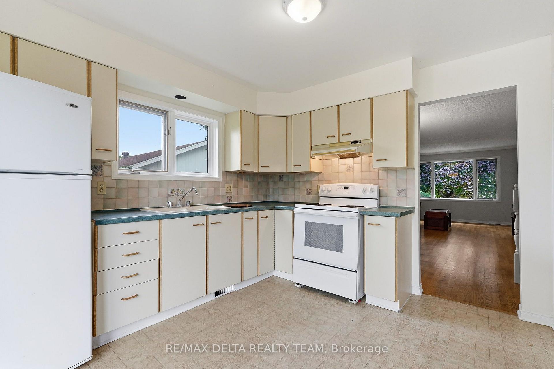 Photo 21 of 1587 Maxime Street, Ottawa, Pineview — HOMEH