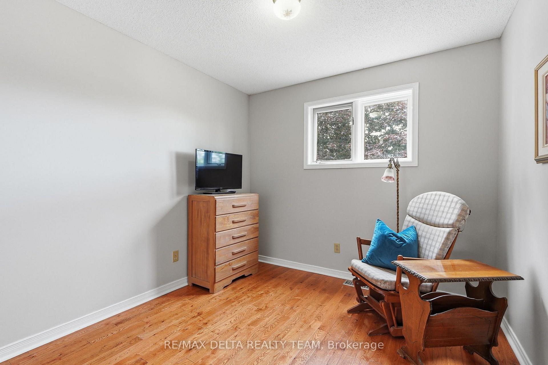 Photo 22 of 1587 Maxime Street, Ottawa, Pineview — HOMEH