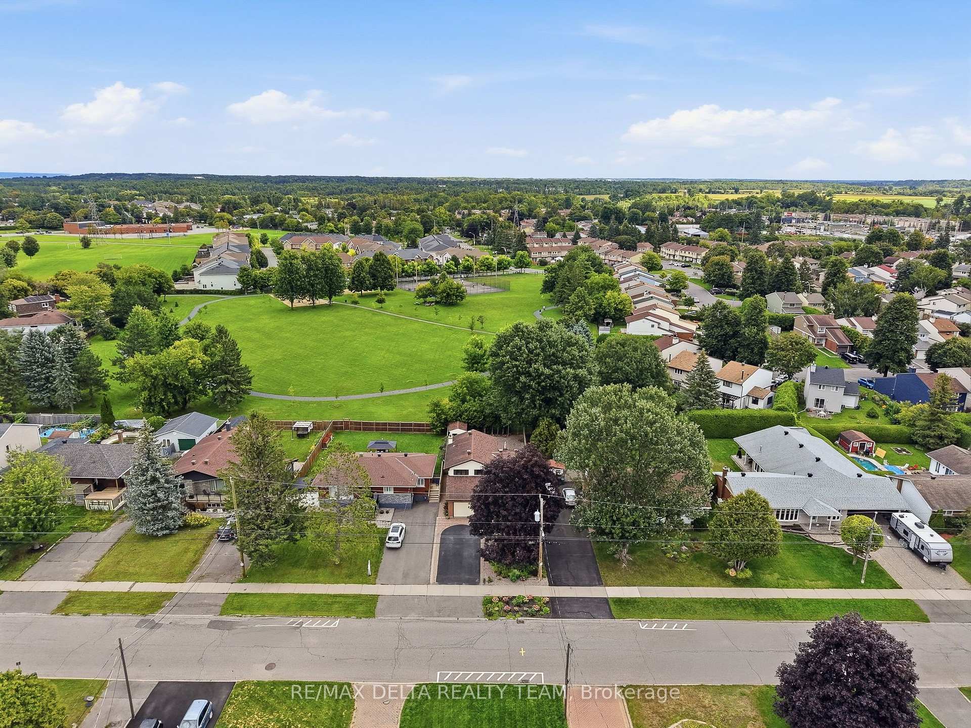 Photo 39 of 1587 Maxime Street, Ottawa, Pineview — HOMEH