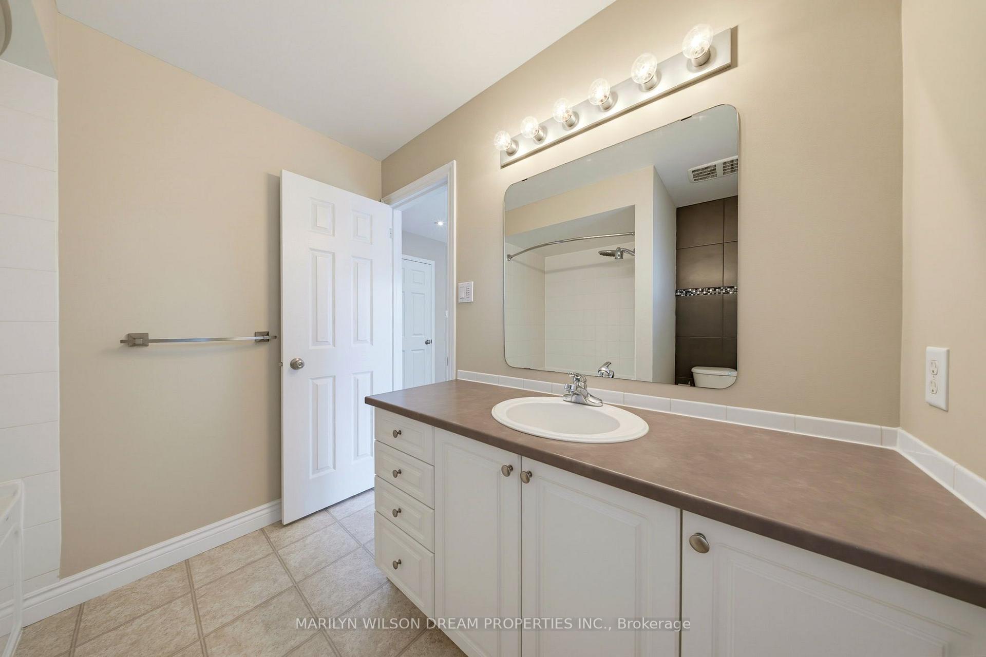Photo 23 of 32 Valencia Street, Ottawa, Barrhaven East — HOMEH