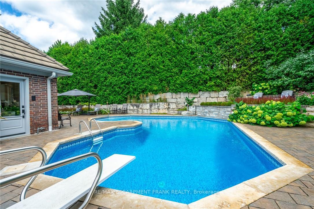 Photo 11 of 45 Peppertree Crescent, Hamilton, Ancaster — HOMEH
