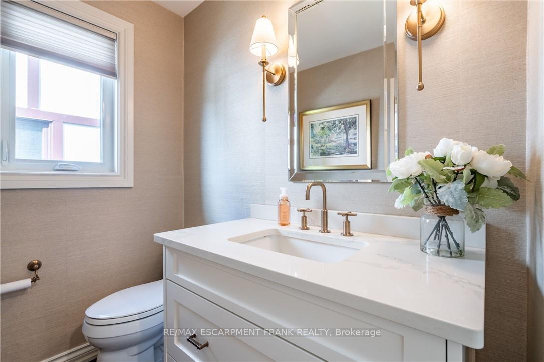 Photo 17 of 45 Peppertree Crescent, Hamilton, Ancaster — HOMEH