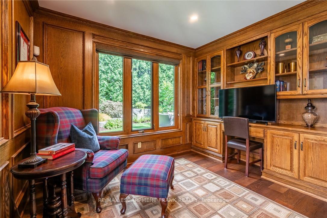 Photo 18 of 45 Peppertree Crescent, Hamilton, Ancaster — HOMEH