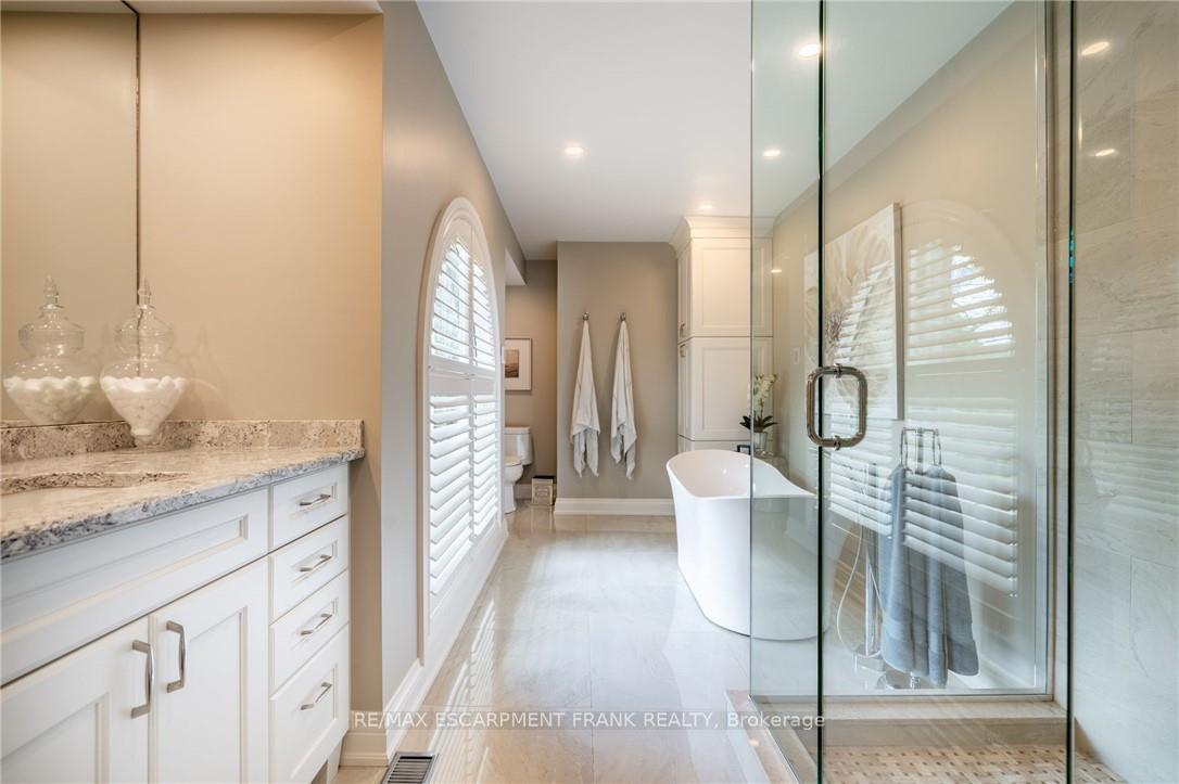 Photo 8 of 45 Peppertree Crescent, Hamilton, Ancaster — HOMEH