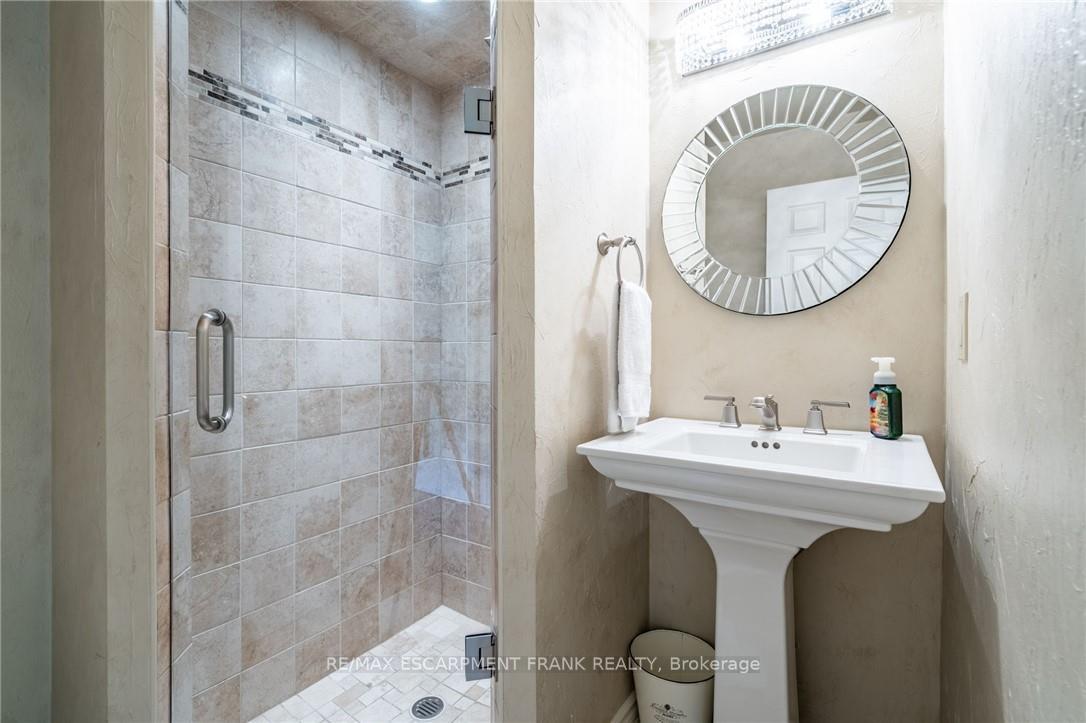 Photo 34 of 45 Peppertree Crescent, Hamilton, Ancaster — HOMEH