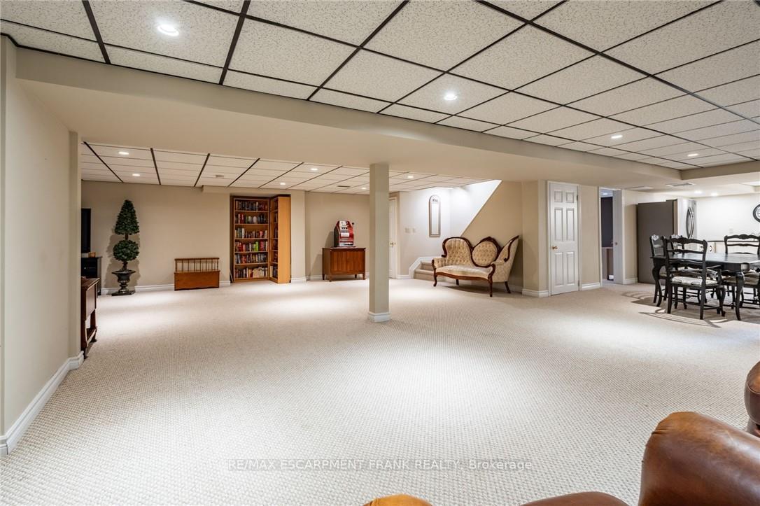 Photo 37 of 45 Peppertree Crescent, Hamilton, Ancaster — HOMEH