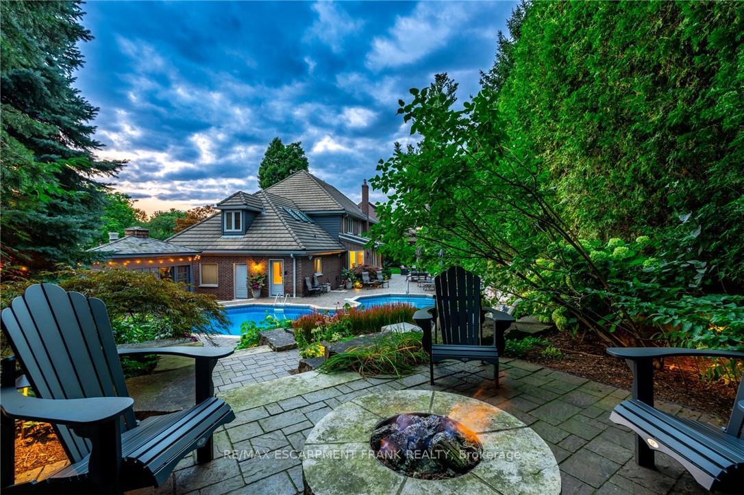 Photo 2 of 45 Peppertree Crescent, Hamilton, Ancaster — HOMEH