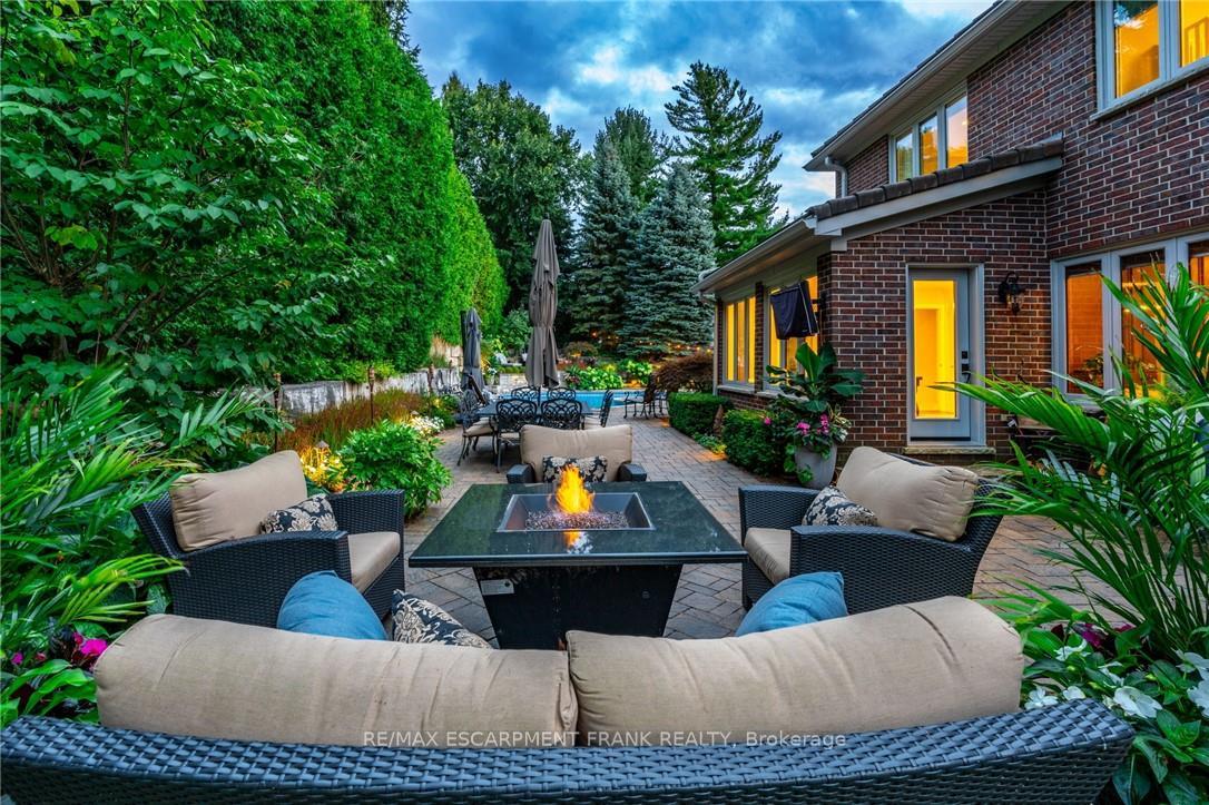Photo 3 of 45 Peppertree Crescent, Hamilton, Ancaster — HOMEH