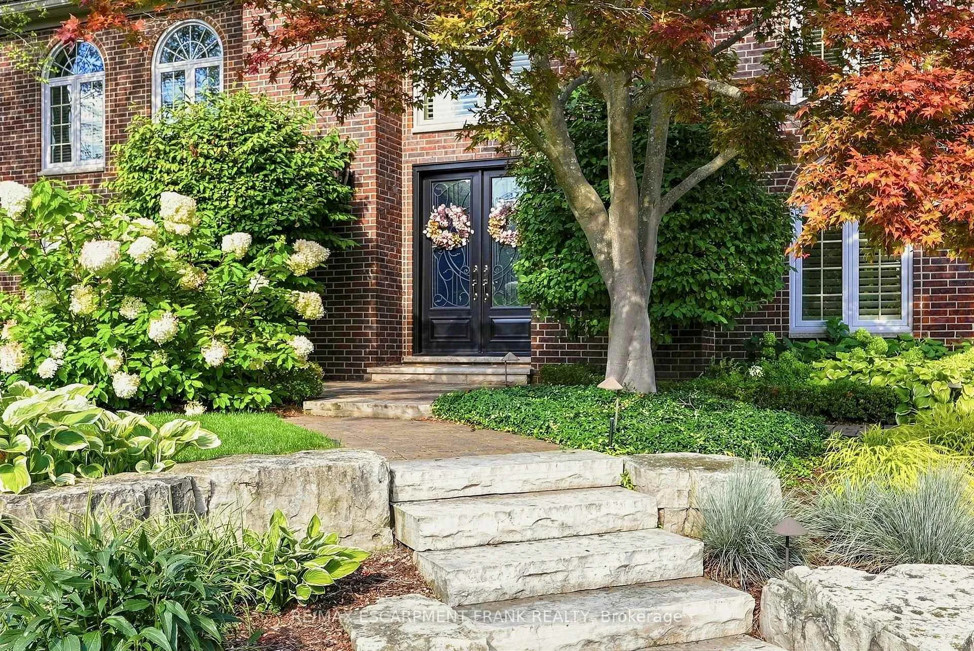 Photo 4 of 45 Peppertree Crescent, Hamilton, Ancaster — HOMEH