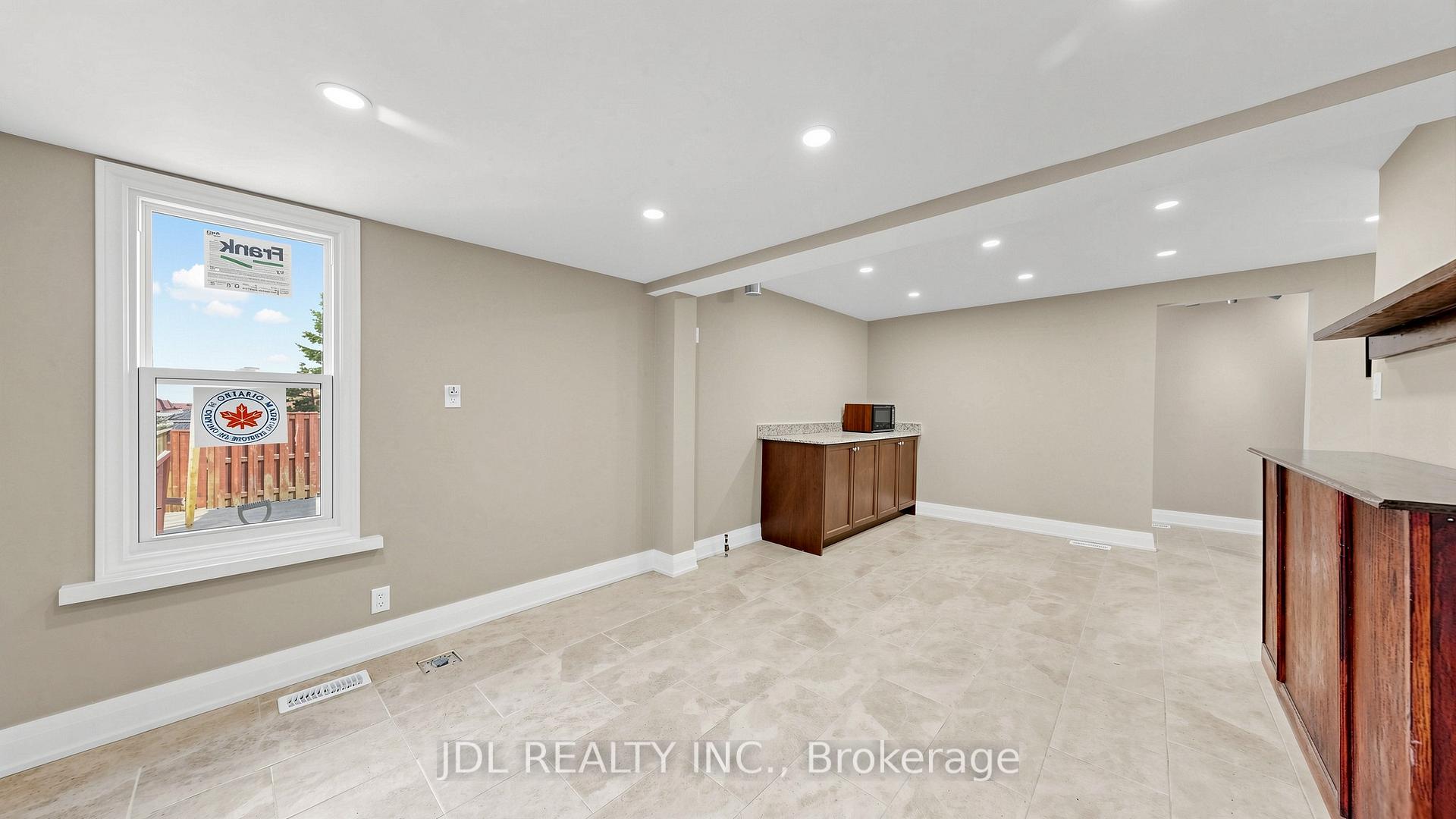 Photo 12 of 956 Lake Drive E, Georgina, Sutton & Jackson's Point — HOMEH