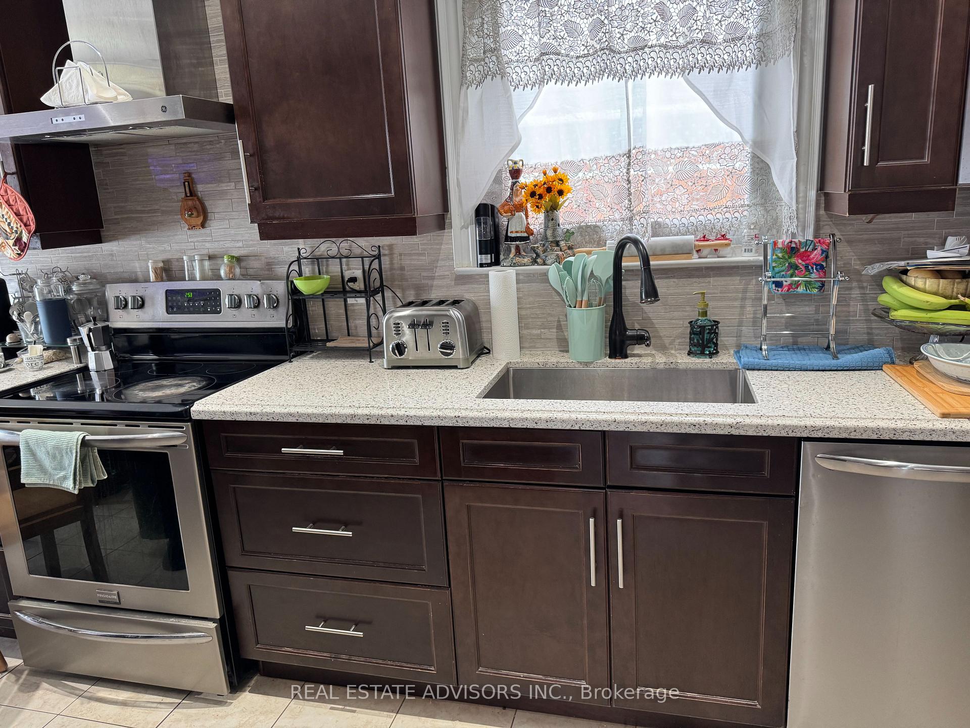 Photo 6 of 7360 Manion Road, Mississauga, Malton — HOMEH