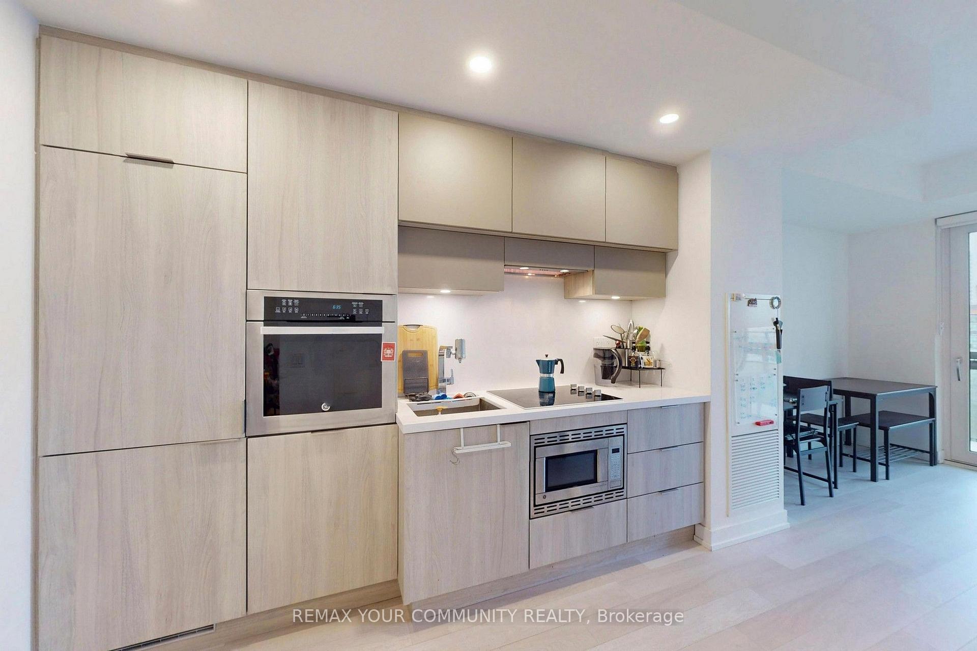 Photo 3 of Unit 1001, 39 Roehampton Avenue, Toronto, Mount Pleasant West — HOMEH