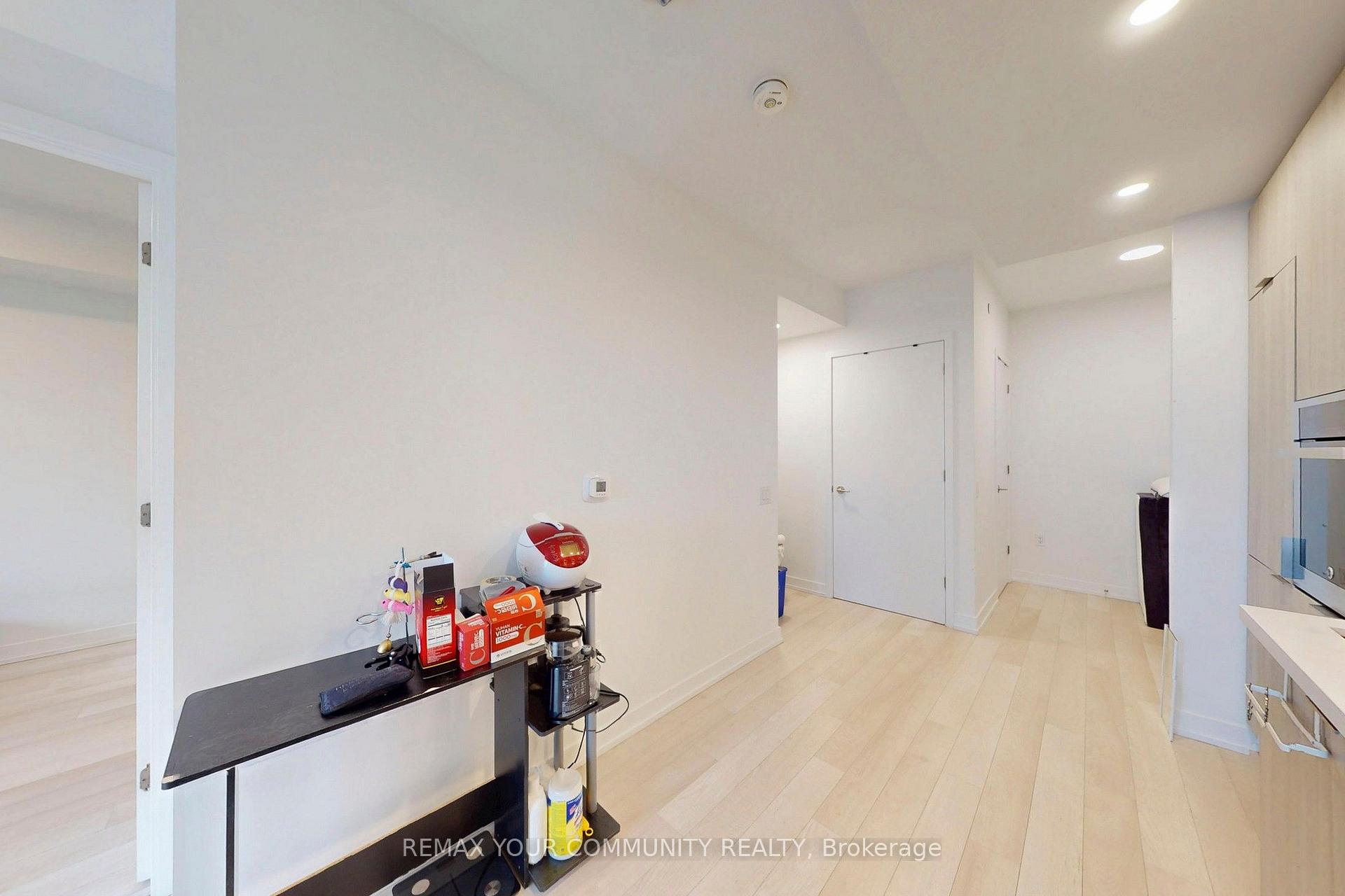 Photo 5 of Unit 1001, 39 Roehampton Avenue, Toronto, Mount Pleasant West — HOMEH